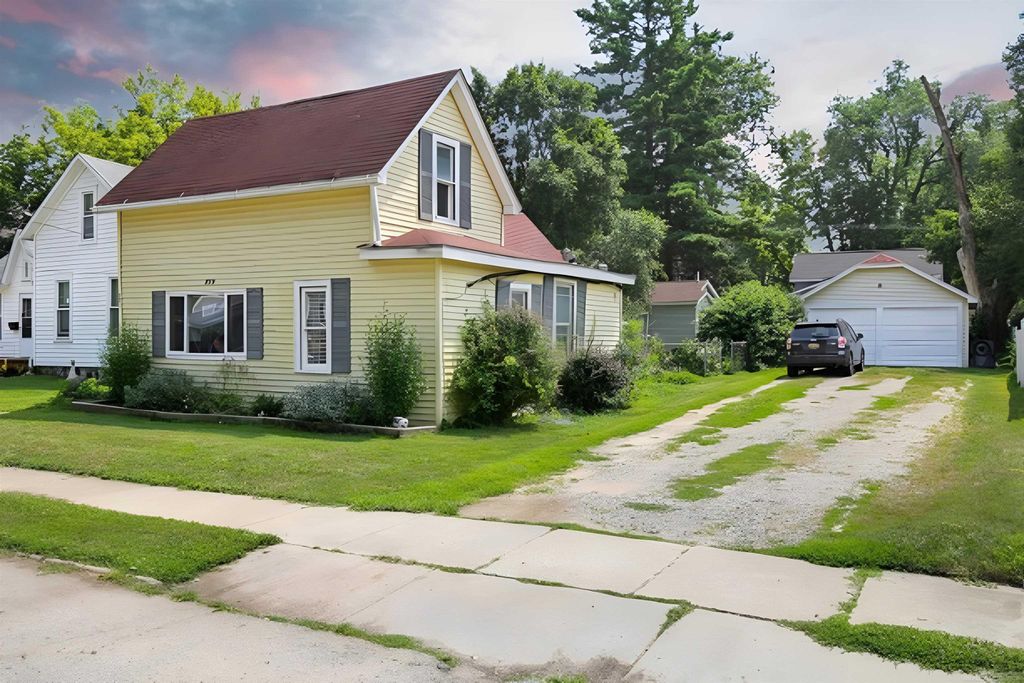 229 W Flint Street, Lake Orion, MI 48362