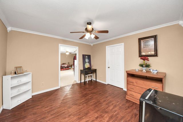 17106 Moss Oaks Drive, Conroe, TX 77385