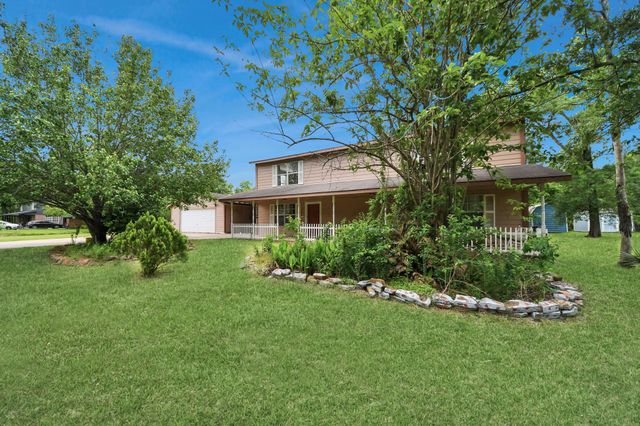 17106 Moss Oaks Drive, Conroe, TX 77385