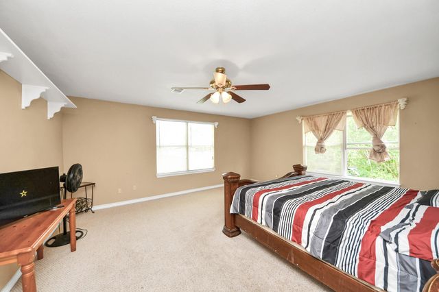 17106 Moss Oaks Drive, Conroe, TX 77385