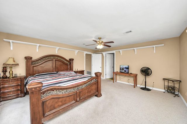17106 Moss Oaks Drive, Conroe, TX 77385