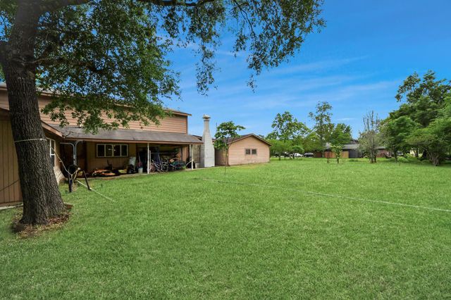 17106 Moss Oaks Drive, Conroe, TX 77385