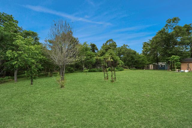 17106 Moss Oaks Drive, Conroe, TX 77385