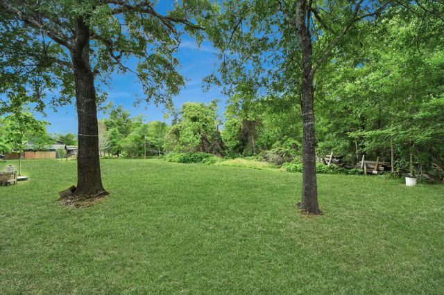17106 Moss Oaks Drive, Conroe, TX 77385