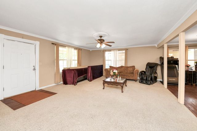 17106 Moss Oaks Drive, Conroe, TX 77385