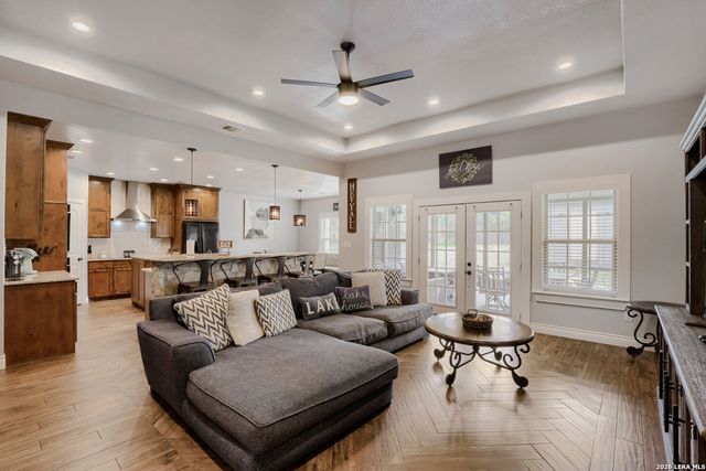 748 CANYON OAKS DR, Canyon Lake, TX 78133