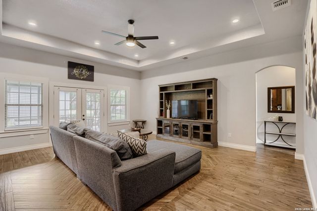 748 CANYON OAKS DR, Canyon Lake, TX 78133