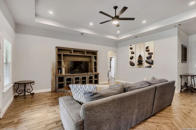748 CANYON OAKS DR, Canyon Lake, TX 78133