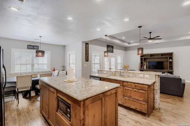 748 CANYON OAKS DR, Canyon Lake, TX 78133