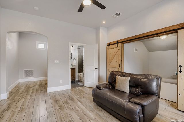748 CANYON OAKS DR, Canyon Lake, TX 78133