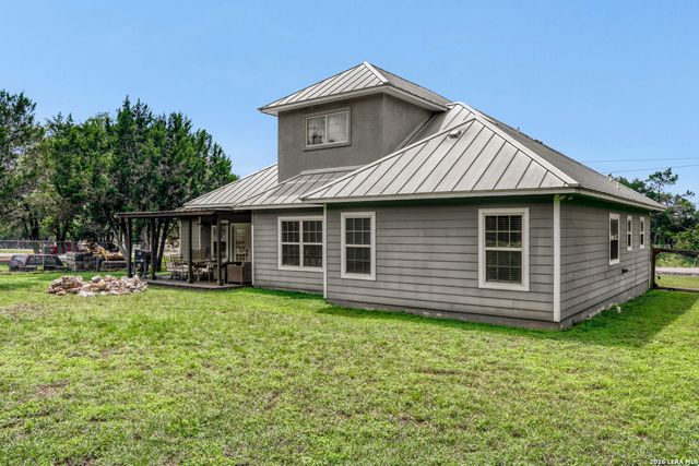 748 CANYON OAKS DR, Canyon Lake, TX 78133