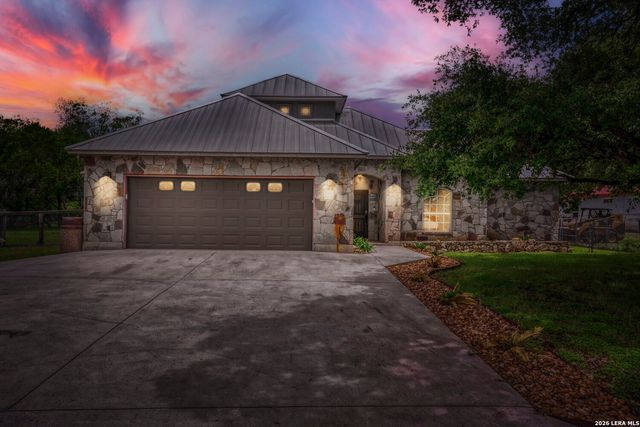 748 CANYON OAKS DR, Canyon Lake, TX 78133