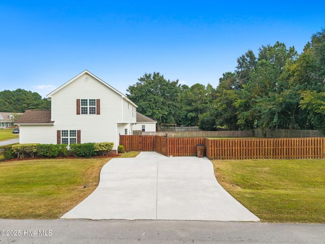 100 Brookside Court, Jacksonville, NC 28546