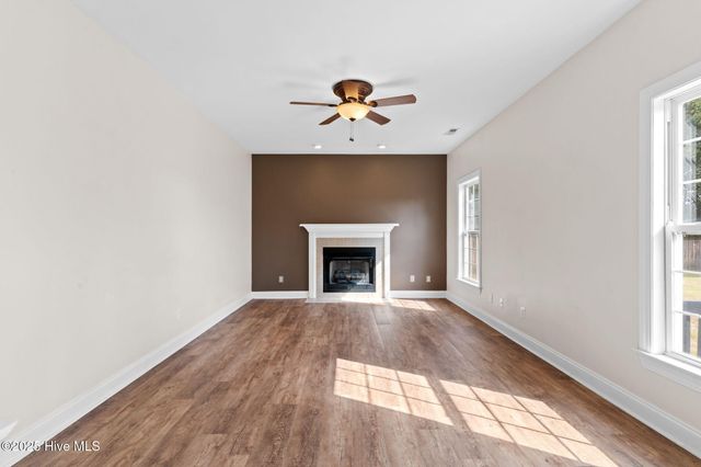 100 Brookside Court, Jacksonville, NC 28546
