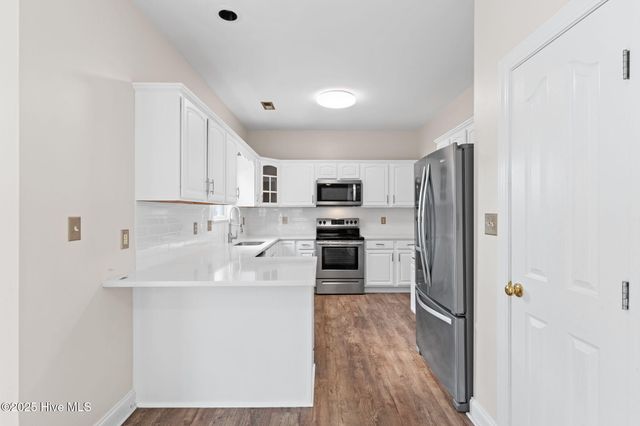100 Brookside Court, Jacksonville, NC 28546