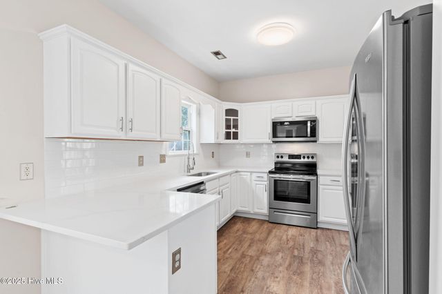 100 Brookside Court, Jacksonville, NC 28546