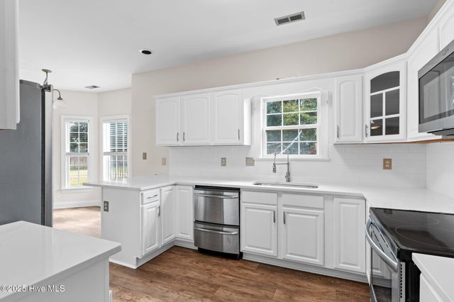 100 Brookside Court, Jacksonville, NC 28546