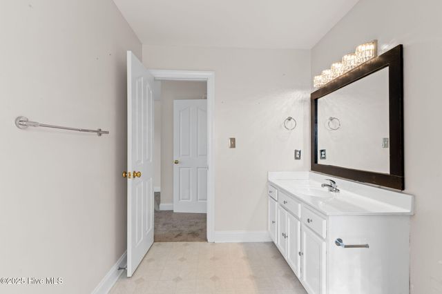 100 Brookside Court, Jacksonville, NC 28546