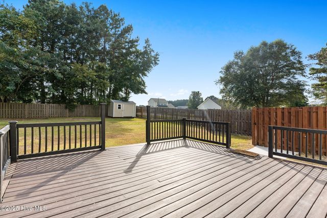 100 Brookside Court, Jacksonville, NC 28546