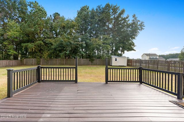 100 Brookside Court, Jacksonville, NC 28546