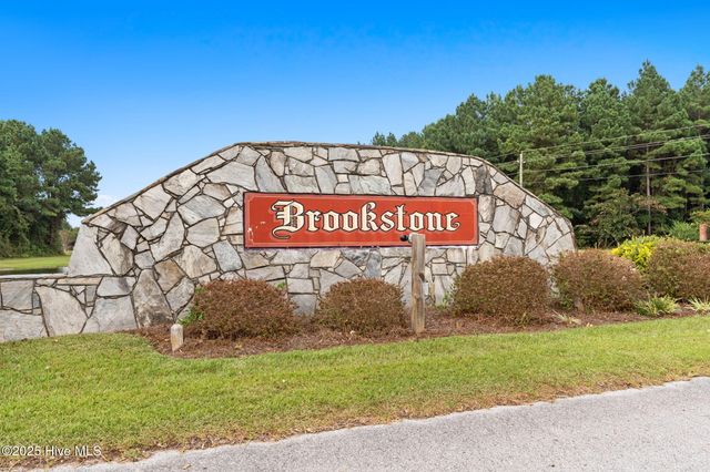 100 Brookside Court, Jacksonville, NC 28546