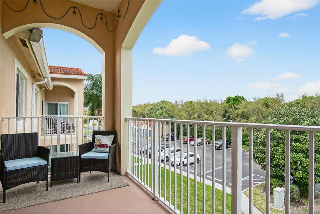 1640 N 42nd Circle Unit 305, Vero Beach, FL 32967