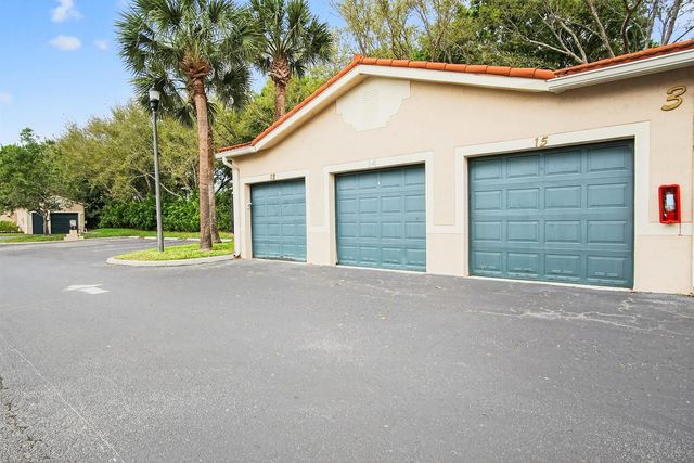 1640 N 42nd Circle Unit 305, Vero Beach, FL 32967