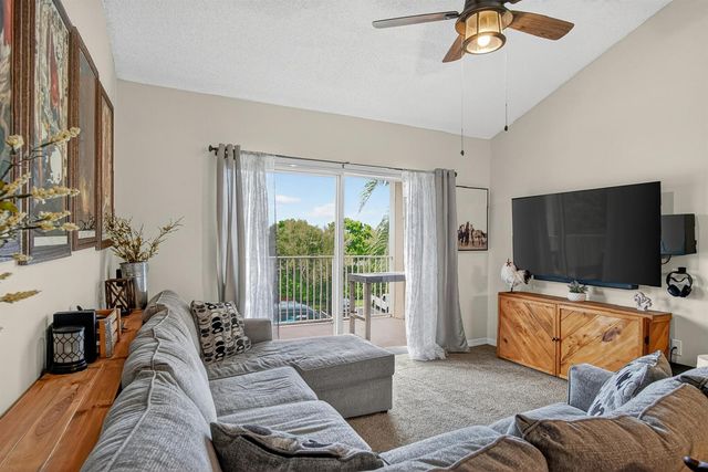 1640 N 42nd Circle Unit 305, Vero Beach, FL 32967