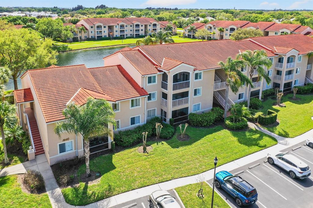 1640 N 42nd Circle Unit 305, Vero Beach, FL 32967