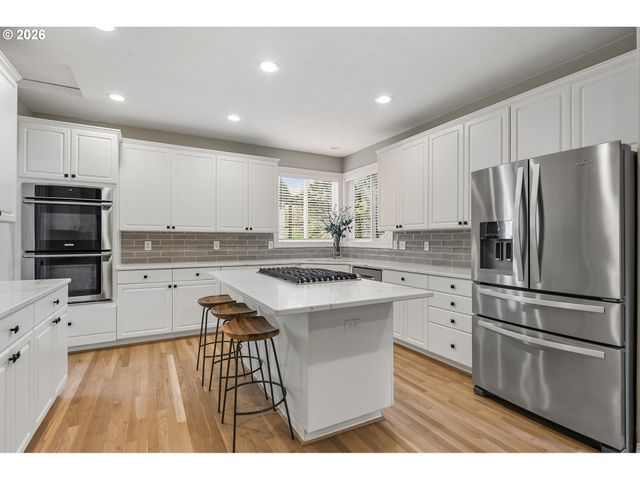 5707 RIDGETOP Ct, Lake Oswego, OR 97035