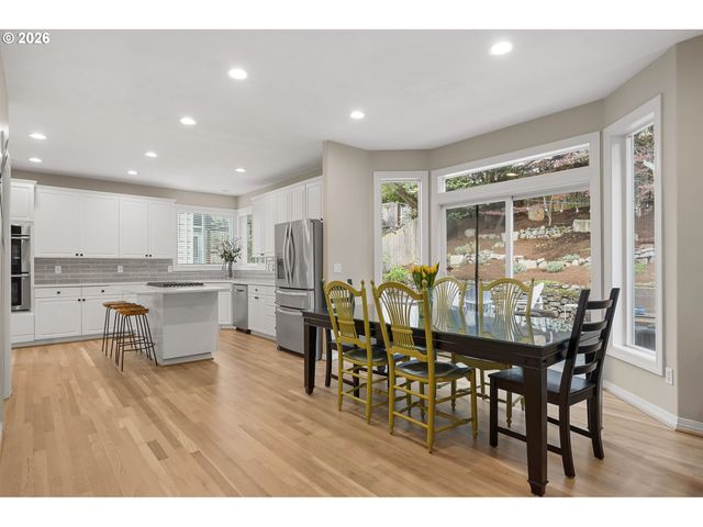 5707 RIDGETOP Ct, Lake Oswego, OR 97035