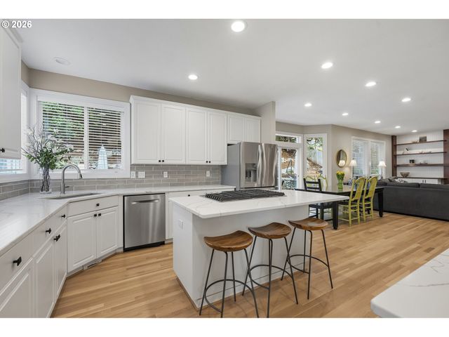 5707 RIDGETOP Ct, Lake Oswego, OR 97035