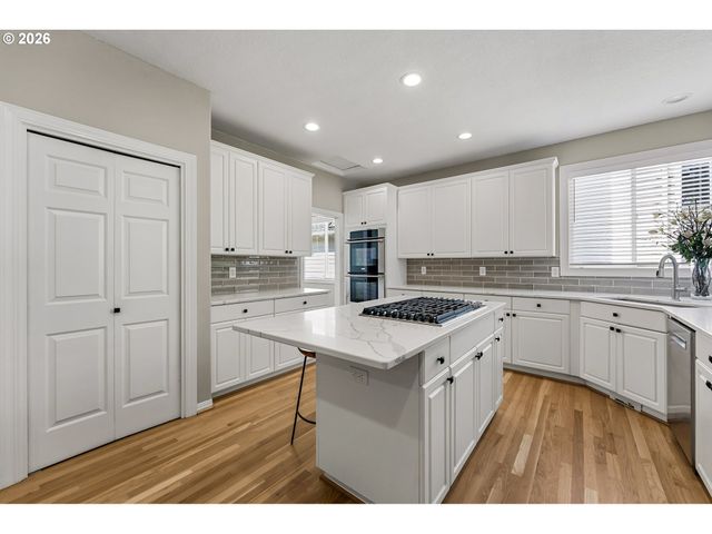 5707 RIDGETOP Ct, Lake Oswego, OR 97035