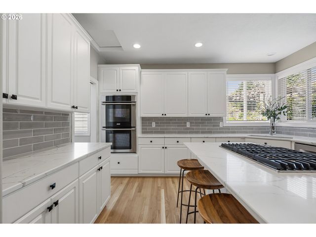 5707 RIDGETOP Ct, Lake Oswego, OR 97035