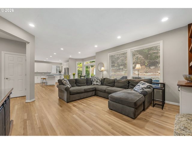 5707 RIDGETOP Ct, Lake Oswego, OR 97035