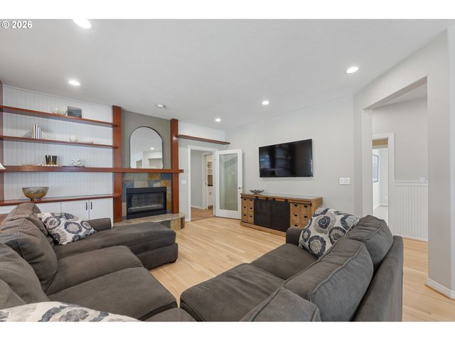 5707 RIDGETOP Ct, Lake Oswego, OR 97035