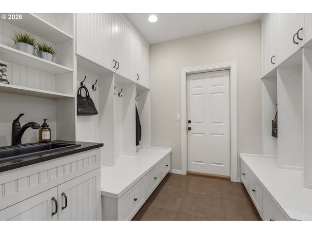 5707 RIDGETOP Ct, Lake Oswego, OR 97035