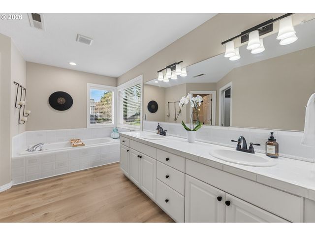 5707 RIDGETOP Ct, Lake Oswego, OR 97035