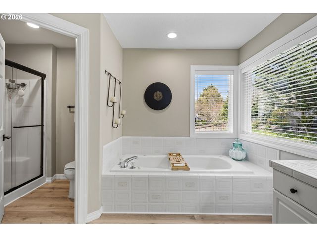 5707 RIDGETOP Ct, Lake Oswego, OR 97035