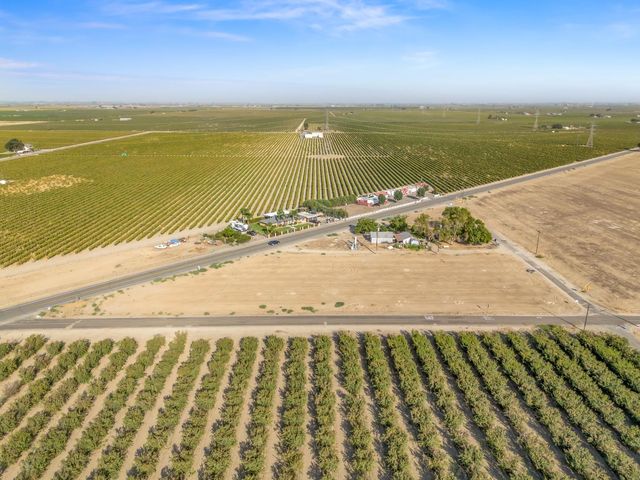 9890 S Hayes Avenue, Raisin City, CA 93652