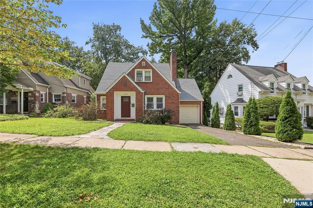680 Northumberland Road, Teaneck, NJ 07666