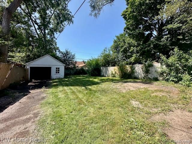 18477 Lindsay Street, Detroit, MI 48235