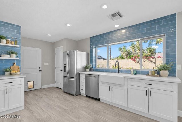 2366 E BECKER Lane, Phoenix, AZ 85028