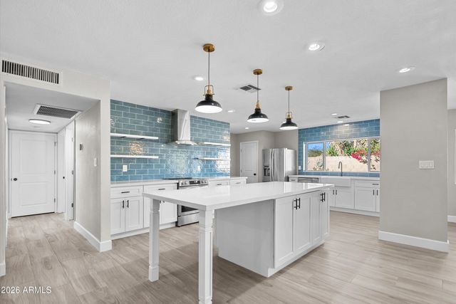 2366 E BECKER Lane, Phoenix, AZ 85028