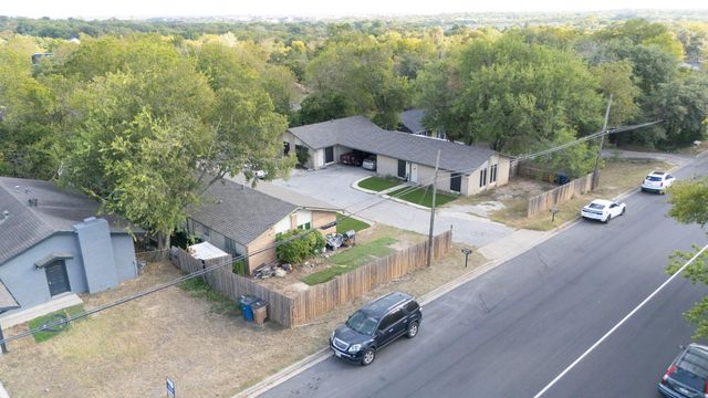 6911 Cooper LN, Austin, TX 78745
