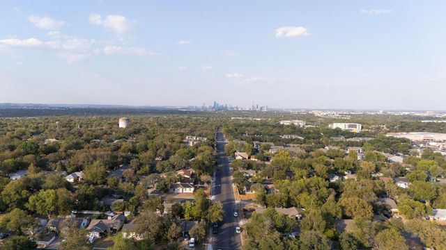 6911 Cooper LN, Austin, TX 78745