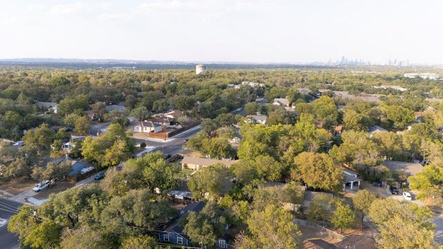 6911 Cooper LN, Austin, TX 78745