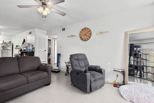 6911 Cooper LN, Austin, TX 78745