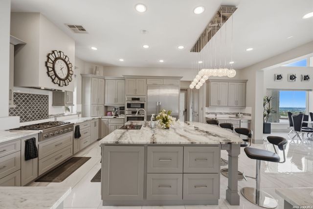 423 TULOROSA RDG, Helotes, TX 78023