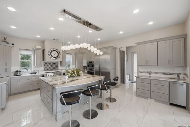 423 TULOROSA RDG, Helotes, TX 78023